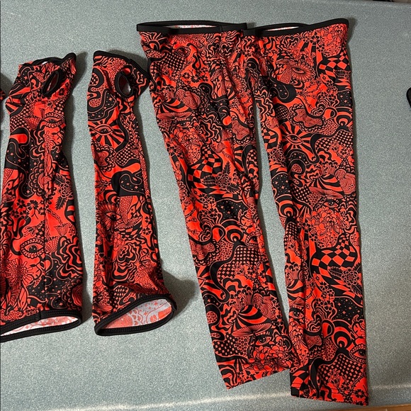 Red and black rave outfit - Picture 3 of 3